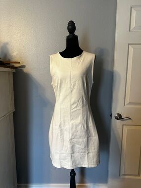 Stylish White Sleeveless Dress